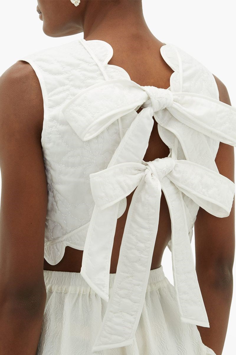 Τα τοπ που δένουν στην πλάτη είναι η νέα μας εμμονή! - εικόνα 2