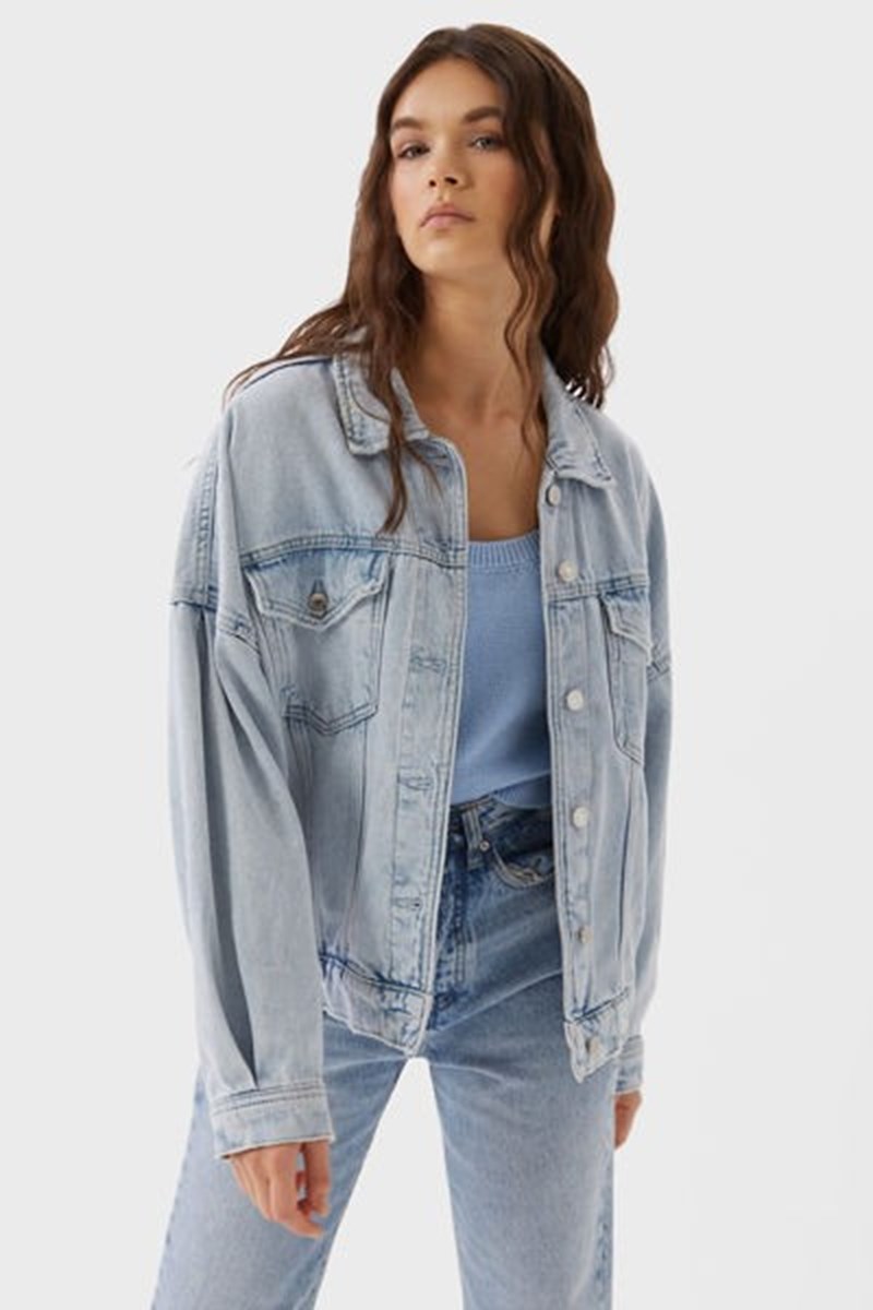Το denim jacket λείπει από την ντουλάπα σου; Δες 11 σχέδια που θα αγαπήσεις - εικόνα 3