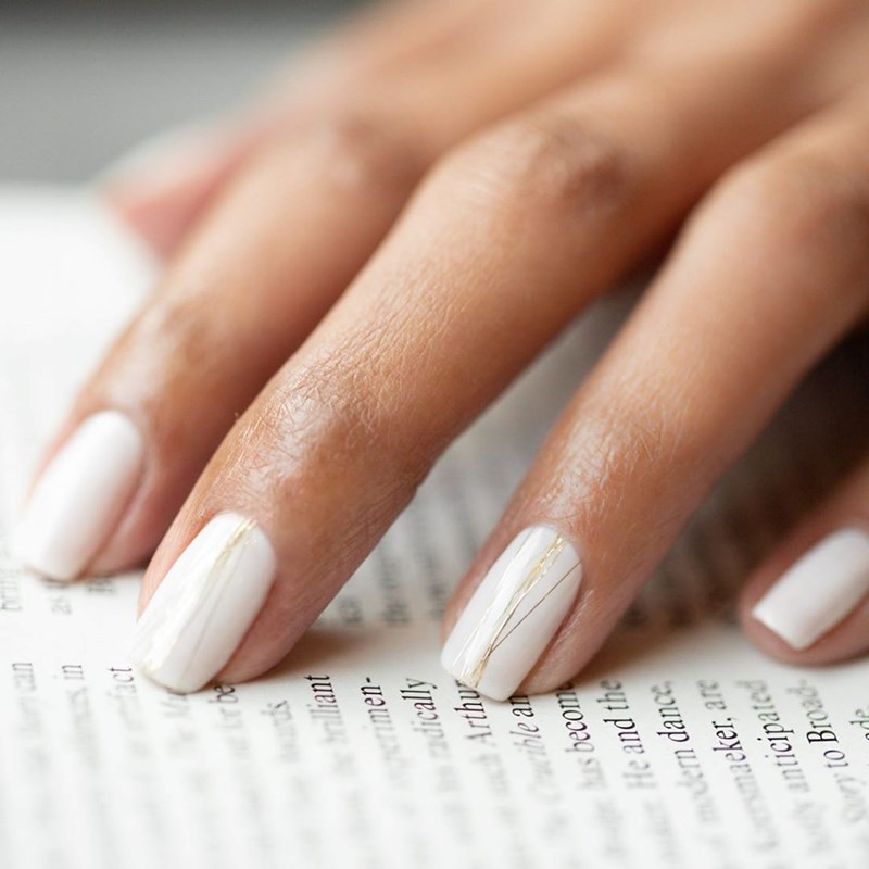 Βρήκαμε 7 stylish τρόπους να προσθέσεις το χρυσό στο πρώτο μανικιούρ μετά την καραντίνα - εικόνα 3