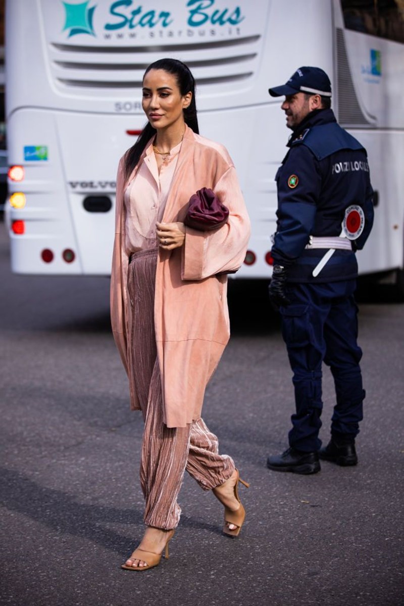 Κορίτσια στα ροζ: Κλισέ ή ό,τι πιο stylish μπορείς να κάνεις τώρα; #StreetStyle - εικόνα 10