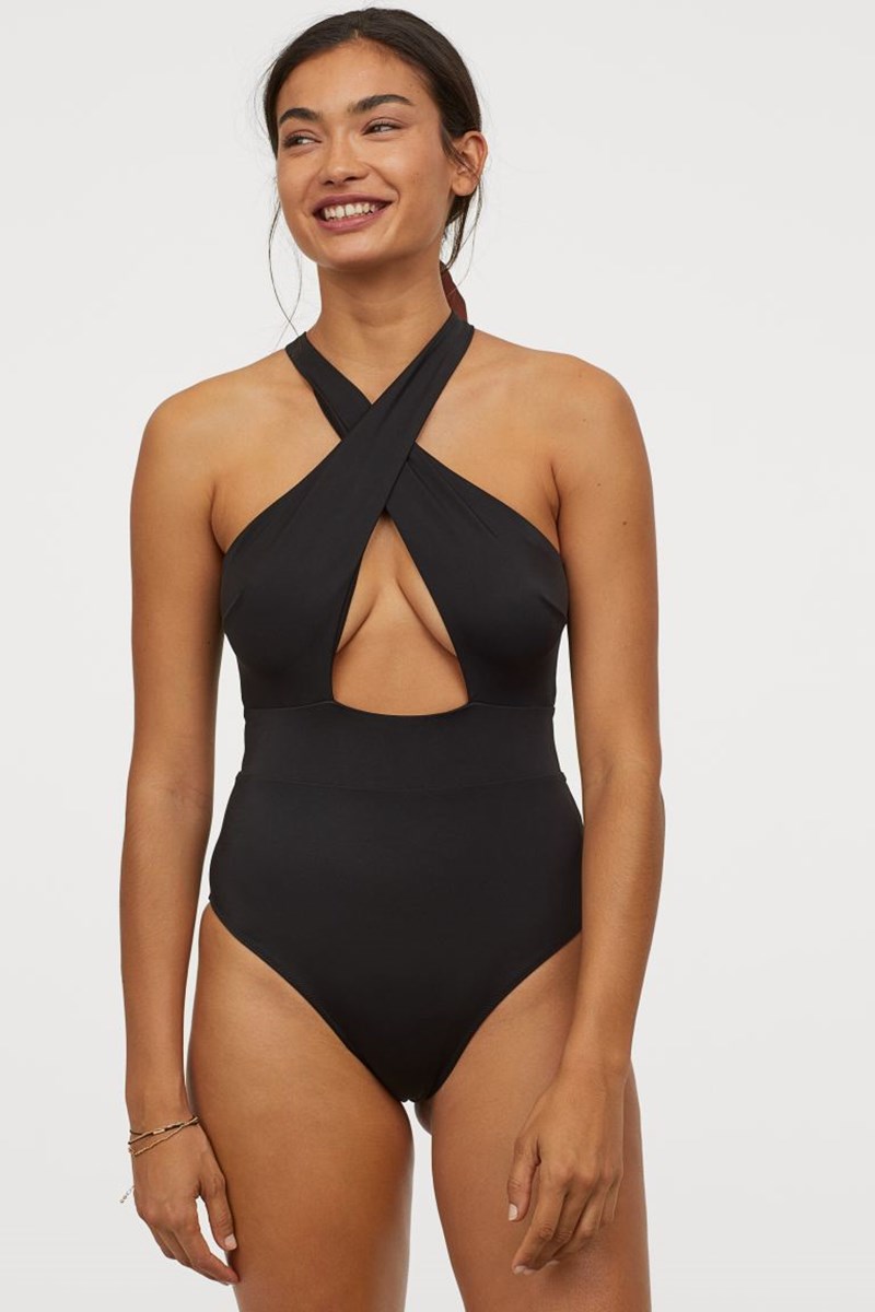 Halterneck: Είναι το πιο chic και σέξυ μαγιό του καλοκαιριού - εικόνα 2