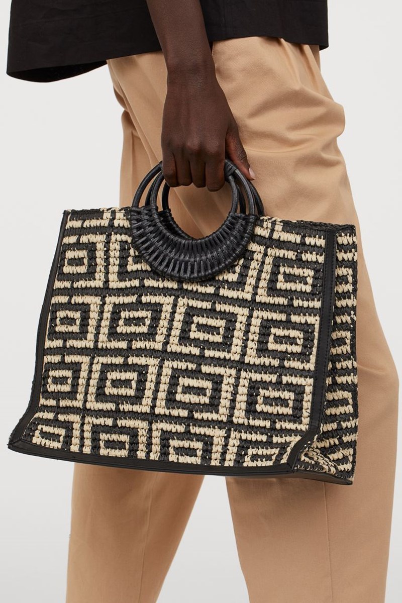 Βρήκαμε τις πιο hot τσάντες των ντεφιλέ σε low-budget εκδοχή για να είσαι η βασίλισσα του street style - εικόνα 3