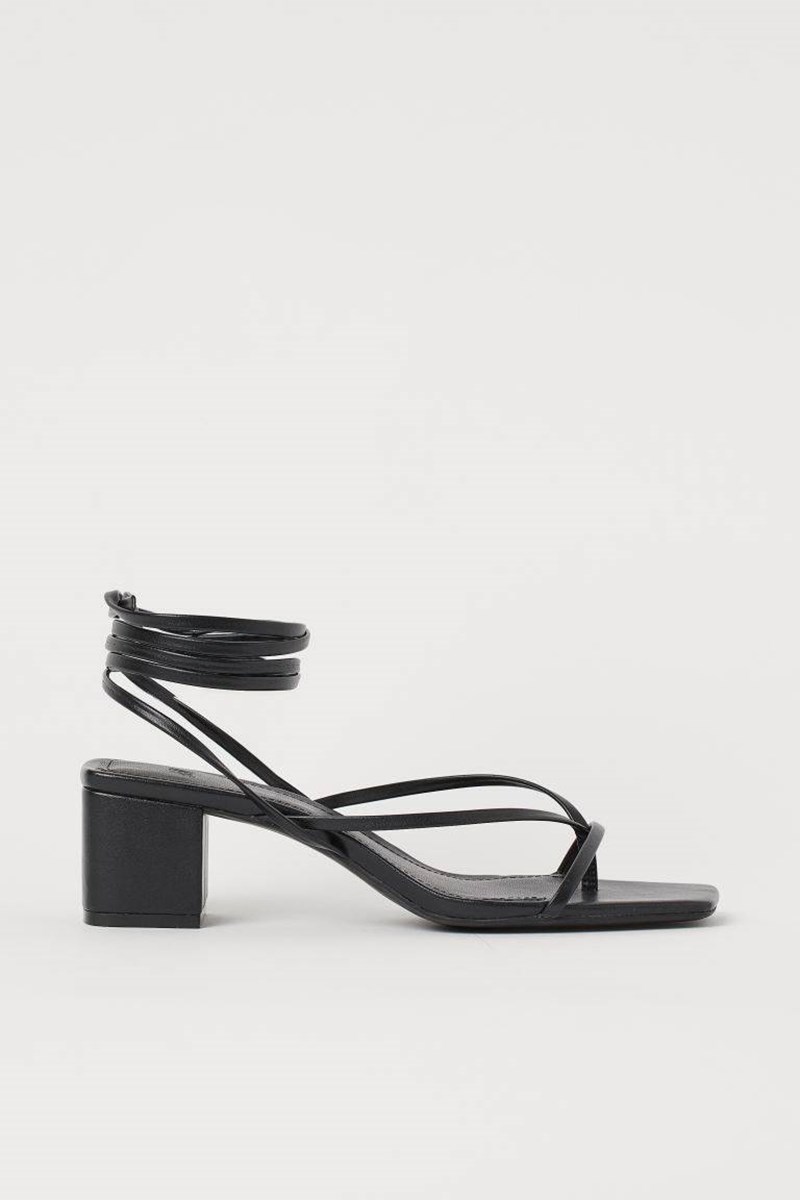 Με αυτά τα 10 neutral κομμάτια θα κάνεις τις πιο chic εμφανίσεις - εικόνα 7