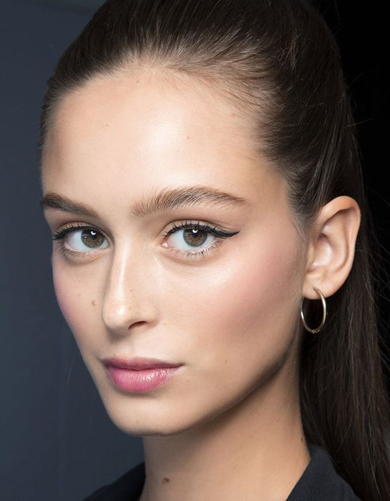 10+1 beauty τάσεις που θα σε κάνουν να δείξεις νεότερη σε χρόνο dt - εικόνα 5