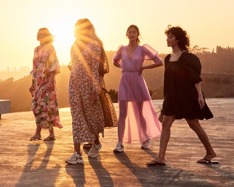 Αυτά τα -φιλικά προς το περιβάλλον- φορέματα από τα H&M είναι must, δεν συμφωνείς; - εικόνα 3