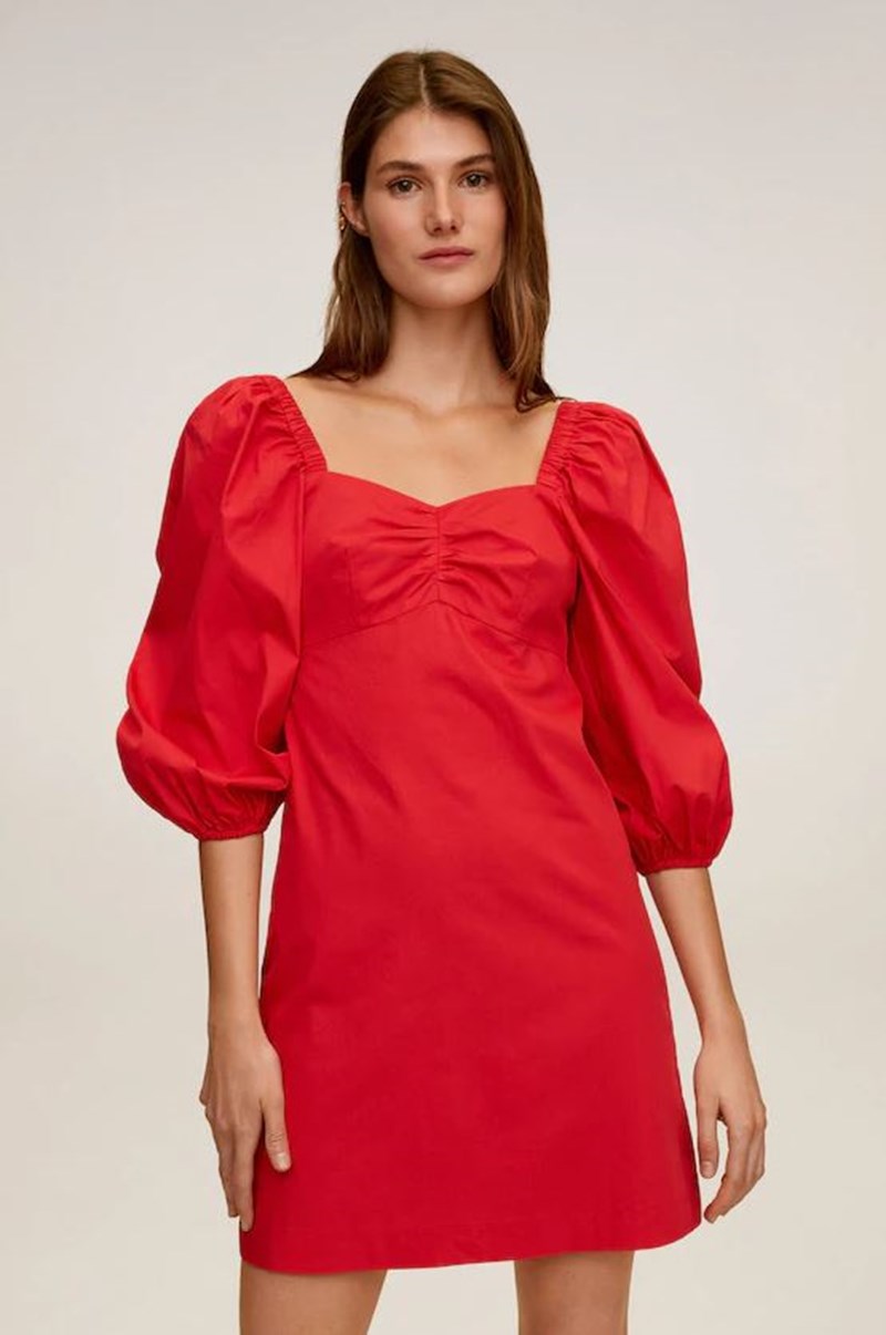 Αυτά τα κόκκινα φορέματα υπόσχονται να αναδείξουν (στο έπακρο!) την ηλιοκαμένη σου επιδερμίδα - εικόνα 8