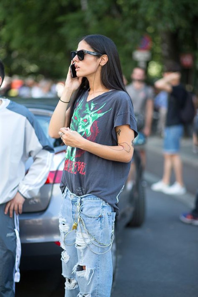 Τζην + T-shirt: 10 αλάνθαστοι casual chic συνδυασμοί για μοναδικές εμφανίσεις - εικόνα 8