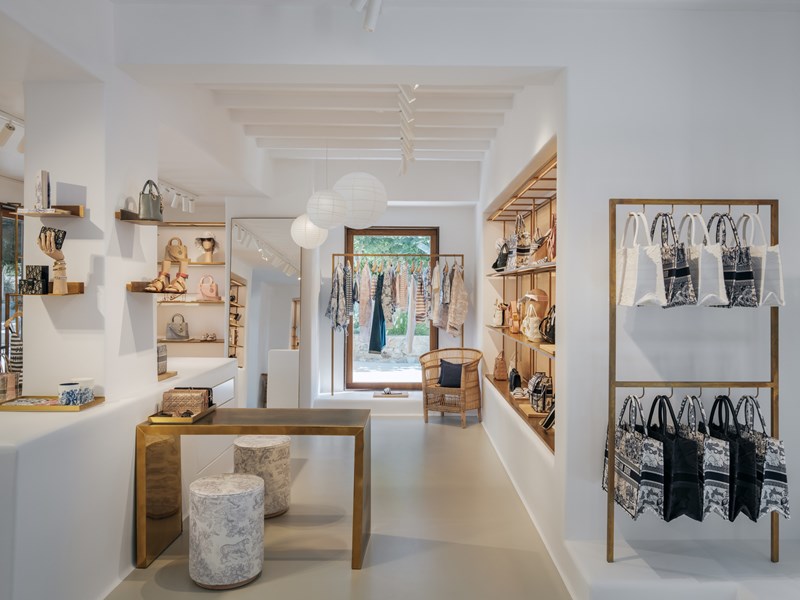 Ο οίκος Dior κάνει απόβαση στη Μύκονο - εικόνα 2