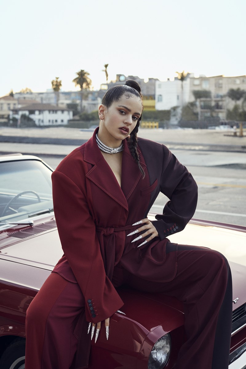 Η σούπερ σταρ της μουσικής Rosalia στο ELLE Ιουνίου που κυκλοφορεί - εικόνα 1