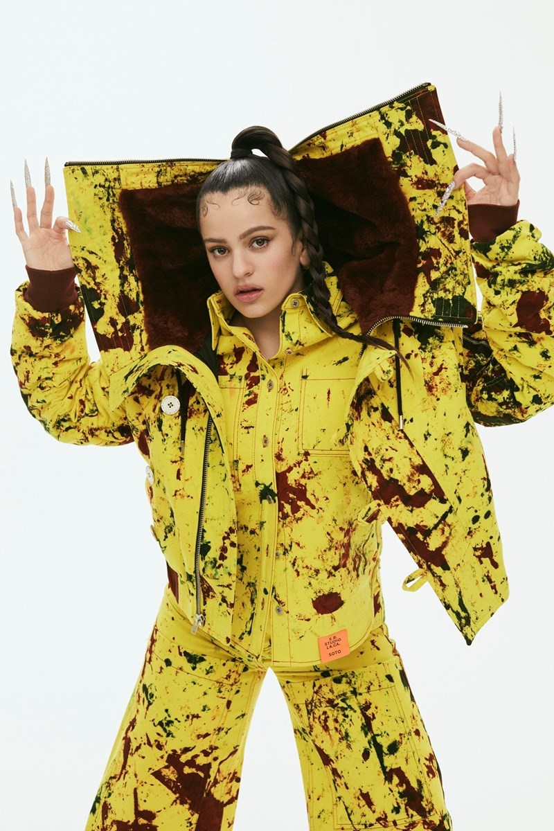 Η σούπερ σταρ της μουσικής Rosalia στο ELLE Ιουνίου που κυκλοφορεί - εικόνα 2