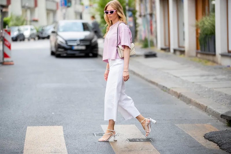 Jeans & Sandals: 12 ιδέες για να ποντάρεις στο απόλυτο δίδυμο των ημερών - εικόνα 2