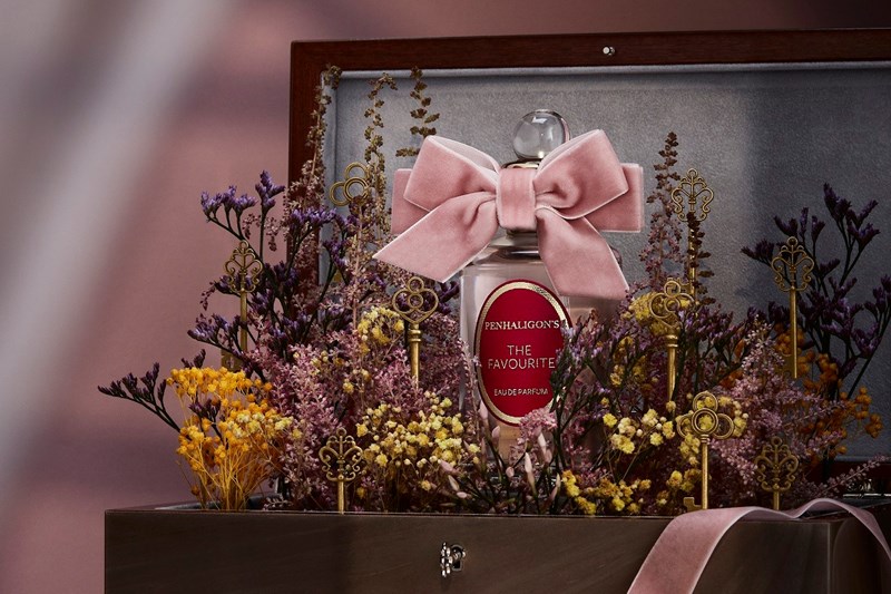Penhaligon's The Favourite: 'Ενα άρωμα-στολίδι για το μπουντουάρ - εικόνα 1