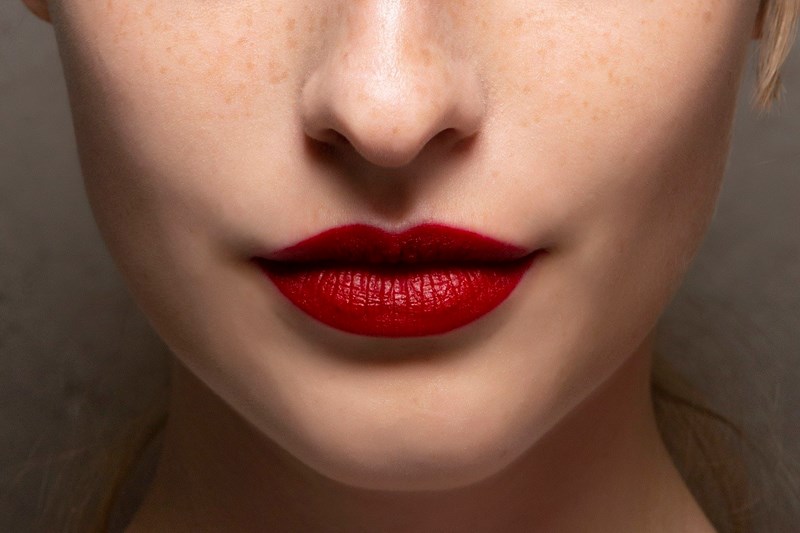 Top 5: Tα κόκκινα κραγιόν που «φοράμε» το καλοκαίρι - εικόνα 1