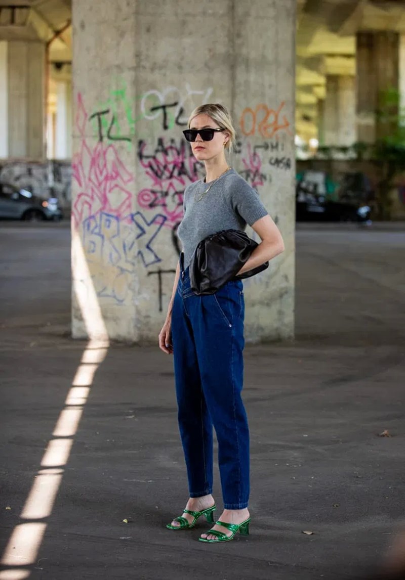 Jeans & Sandals: 12 ιδέες για να ποντάρεις στο απόλυτο δίδυμο των ημερών - εικόνα 3