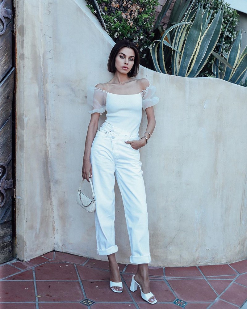 10 total white looks για να εμπνευστείς (+τα κομμάτια που θα ερωτευτείς) - εικόνα 11