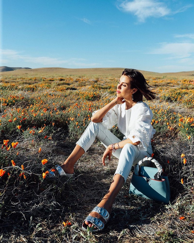 10 total white looks για να εμπνευστείς (+τα κομμάτια που θα ερωτευτείς) - εικόνα 12