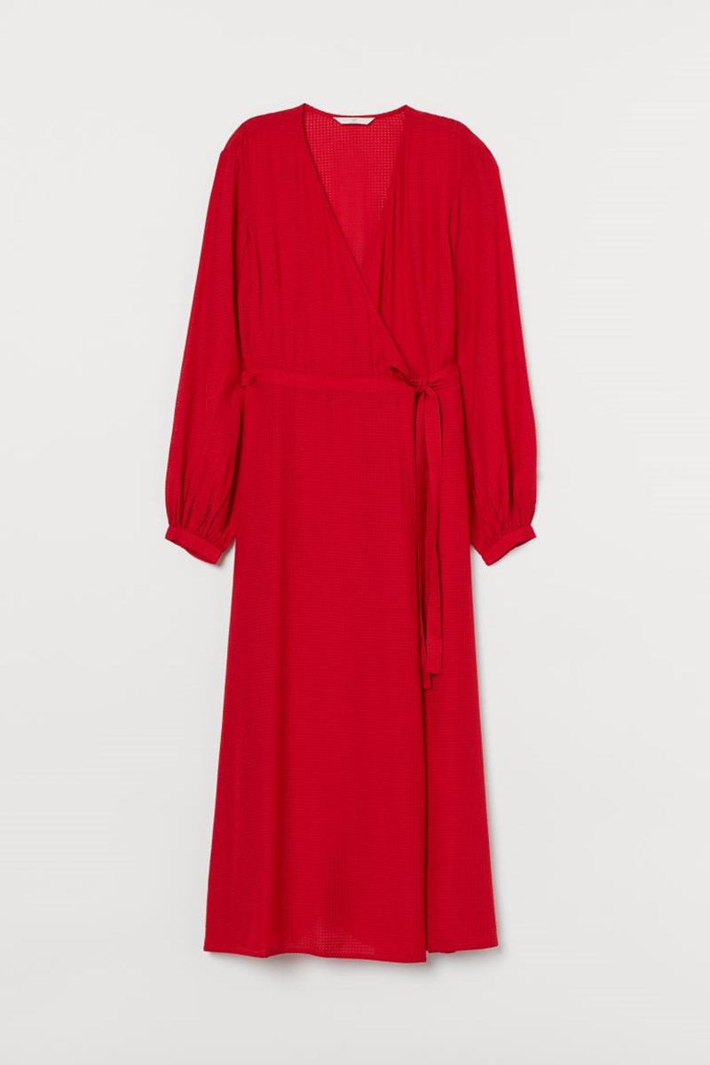 Αυτά τα κόκκινα φορέματα υπόσχονται να αναδείξουν (στο έπακρο!) την ηλιοκαμένη σου επιδερμίδα - εικόνα 6