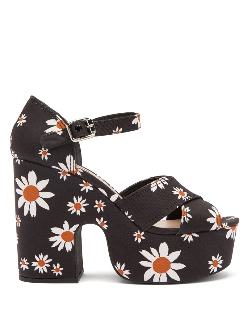 Daisy Trend: Η γκαρνταρόμπα μας γεμίζει μαργαρίτες - εικόνα 4