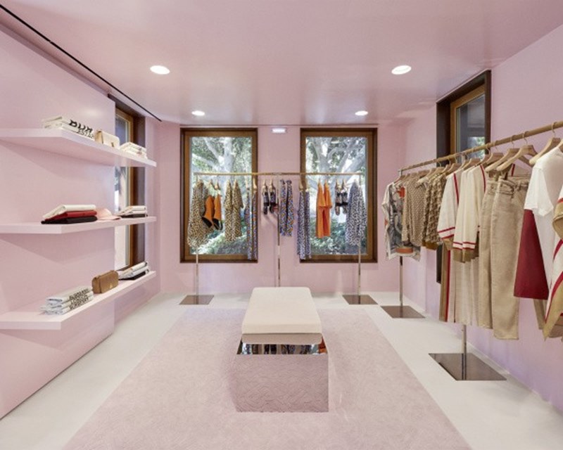 Ο οίκος Burberry κάνει στάση στη Μύκονο - εικόνα 3