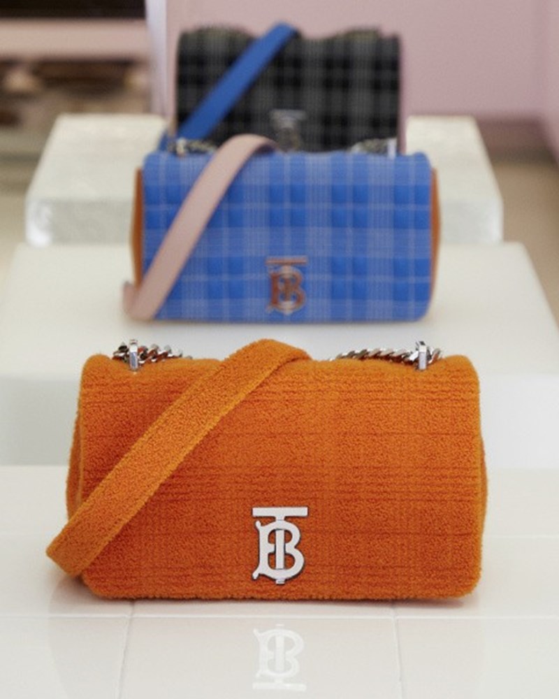 Ο οίκος Burberry κάνει στάση στη Μύκονο - εικόνα 1