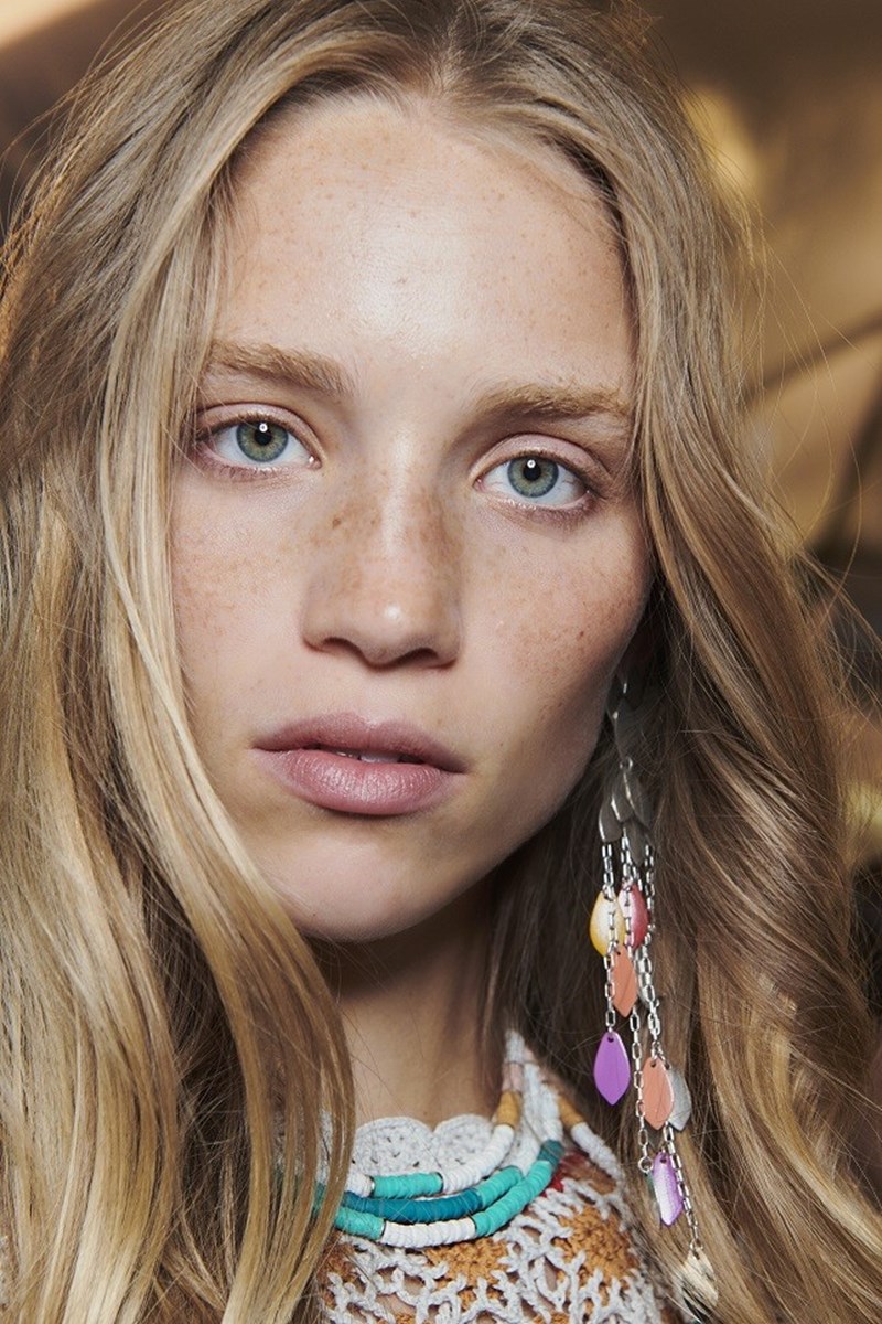 Εκτυφλωτικό ξανθό: Πώς να το διατηρήσεις λαμπερό - εικόνα 1