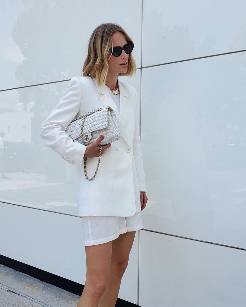 H αγαπημένη σχεδιάστρια των σταρ αποκαλύπτει τα 3 κομμάτια που χρειάζεται φέτος - εικόνα 1