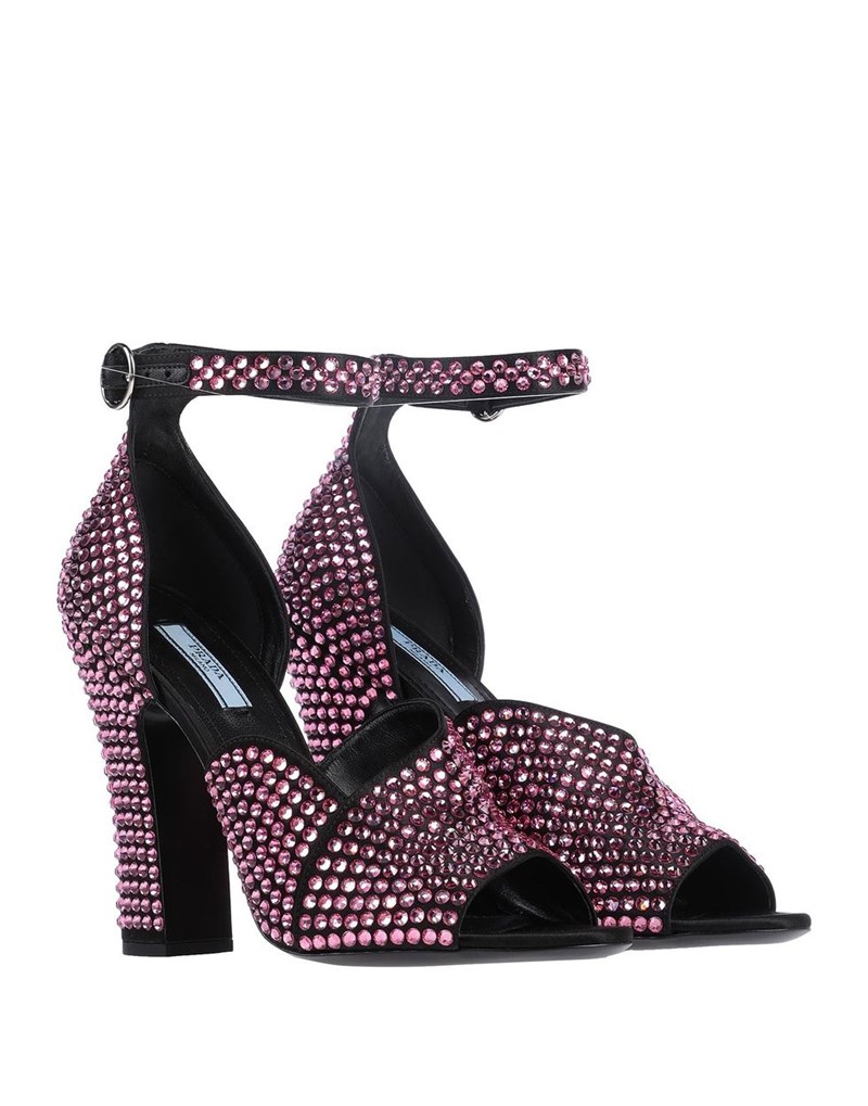 Κάτι να γυαλίζει: Η λεπτομέρεια που μετατρέπει τα σανδάλια μας στο απόλυτο talk of the town - εικόνα 3