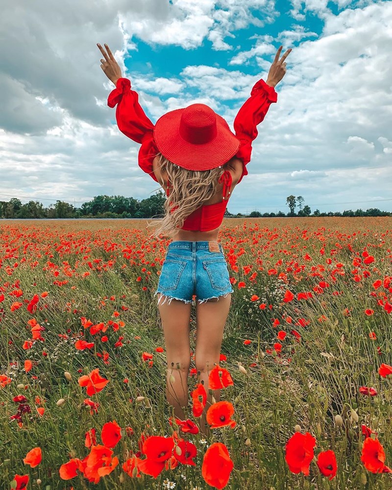 Αυτή η influencer θα σε πείσει να αγοράσεις σήμερα τζην σορτς (22 συνδυασμοί + Get the look) - εικόνα 18