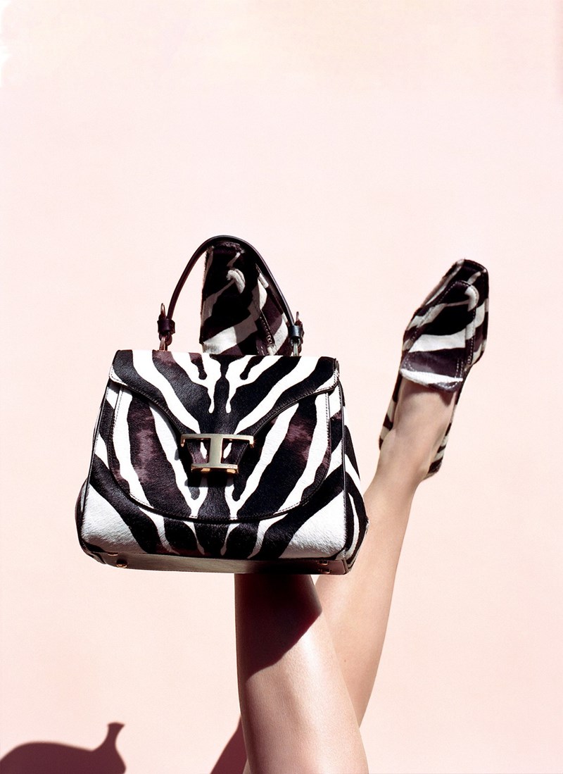 Ριγέ τσάντα και παπούτσια, όλα TOD’S, Tod’s Boutique.