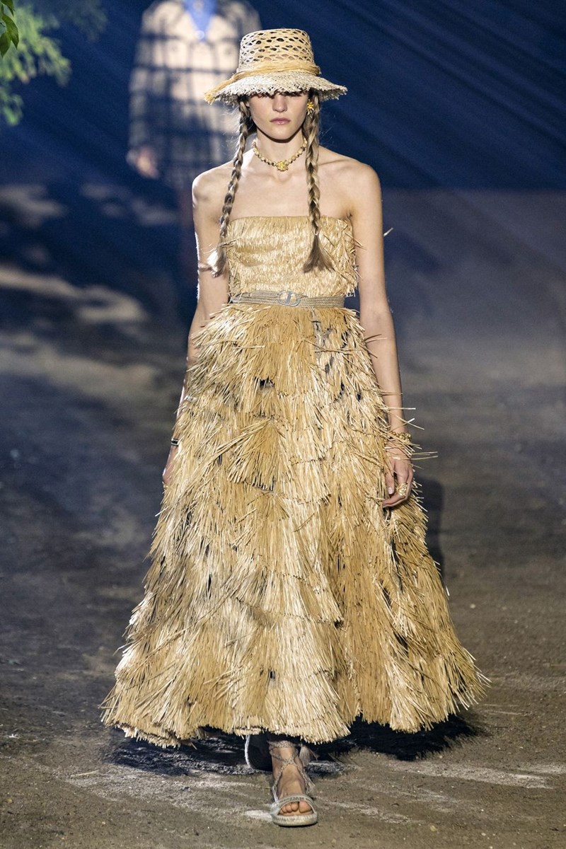 Μέχρι το τέλος αυτού του άρθρου θα σε έχουμε πείσει να «επενδύσεις» σε ένα strapless κομμάτι #clickbait - εικόνα 1