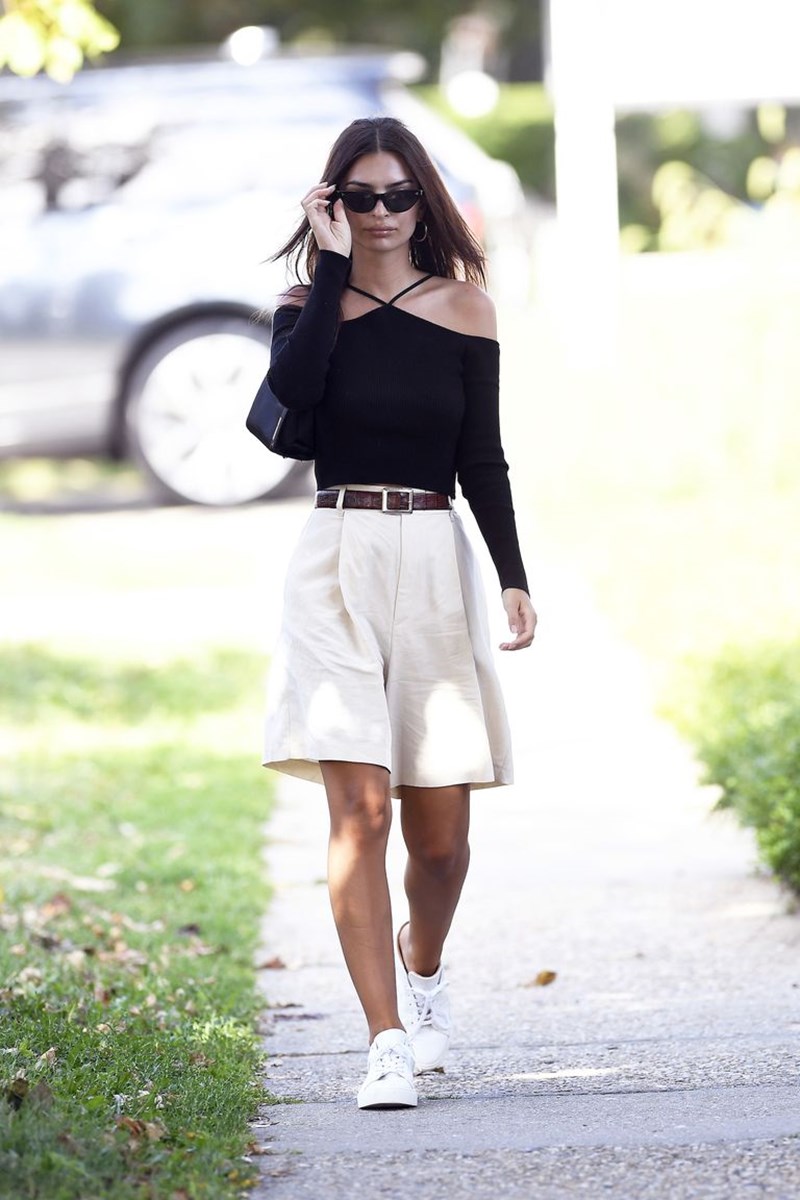 Βρήκαμε το τέλειο τοπ της Emily Ratajkowski (είναι Zara) - εικόνα 1