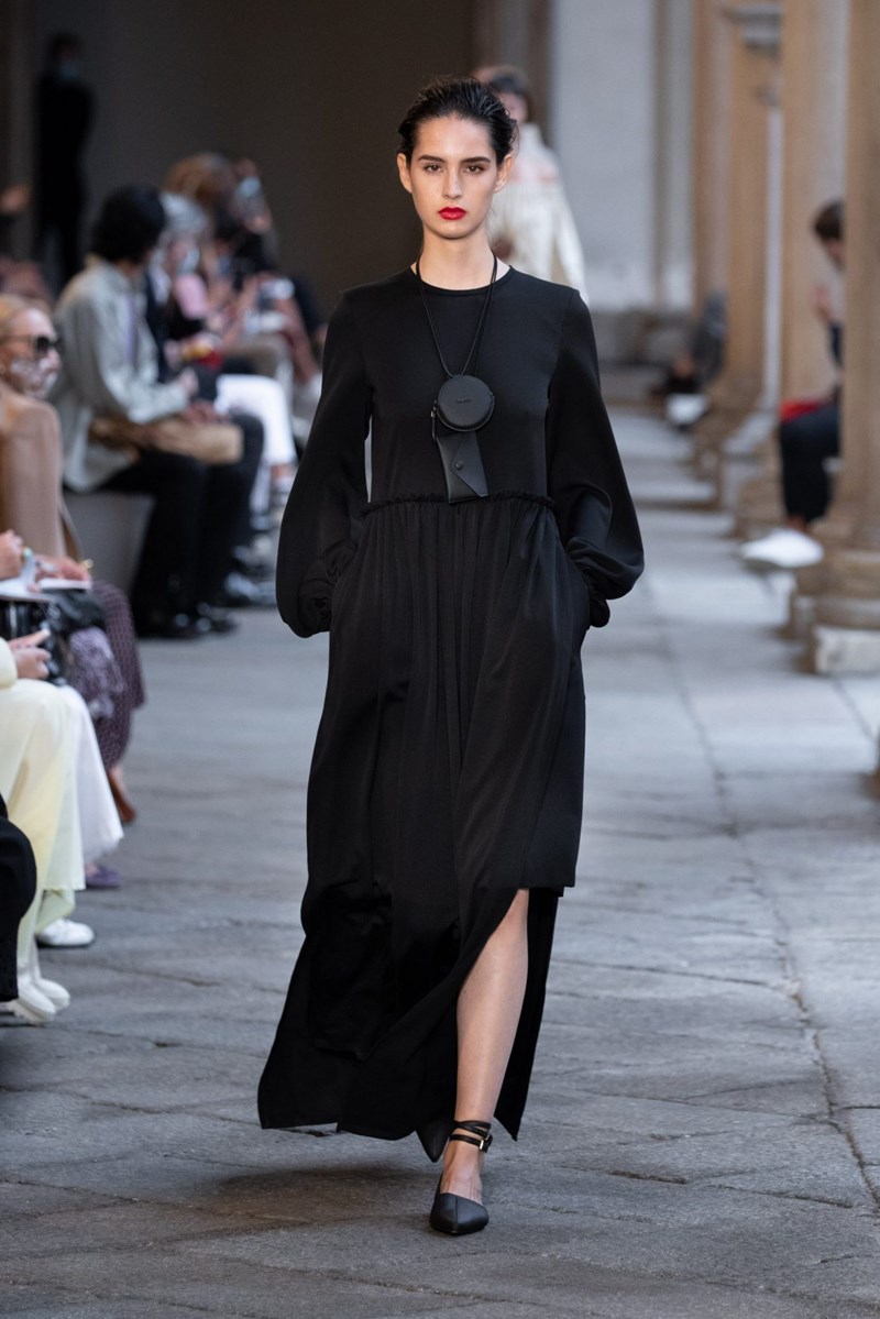 Το show του οίκου Max Mara στην Εβδομάδα Μόδας του Μιλάνου - εικόνα 6