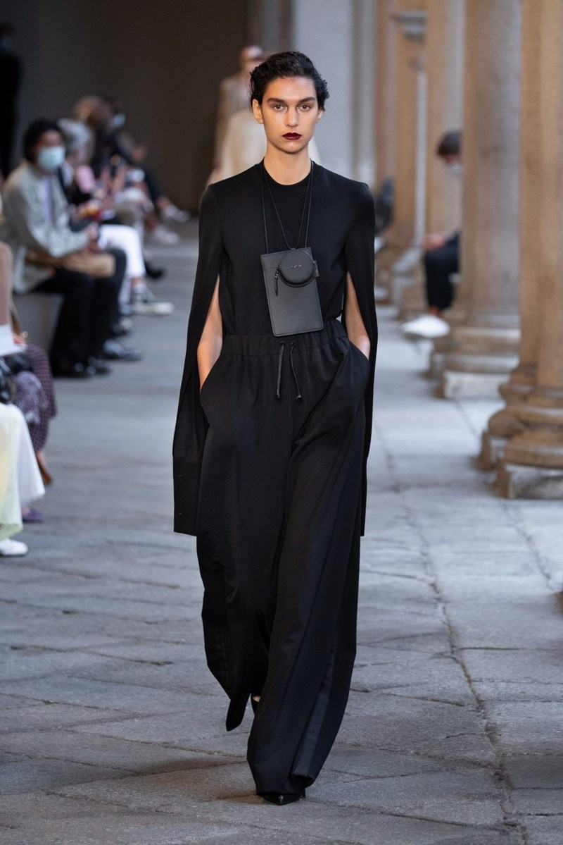 Το show του οίκου Max Mara στην Εβδομάδα Μόδας του Μιλάνου - εικόνα 11