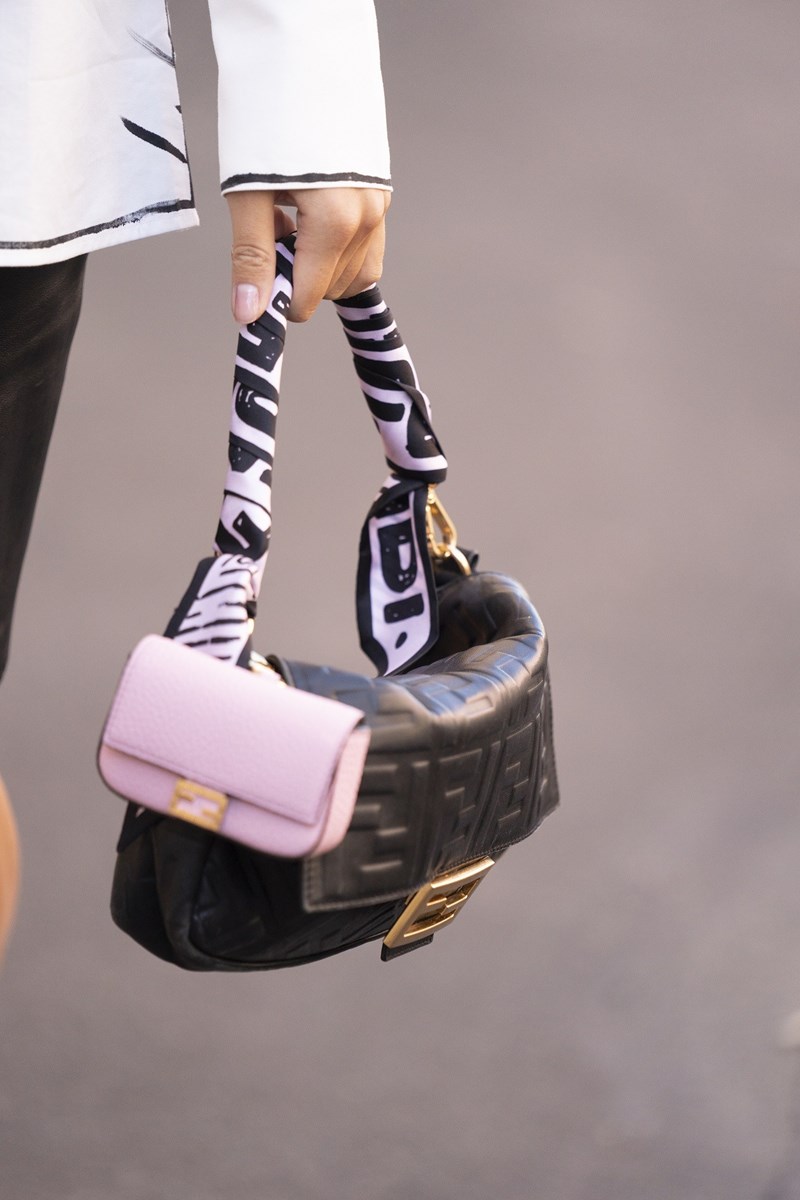 Οι τσάντες που πρωταγωνιστούν τώρα στο street style - εικόνα 7