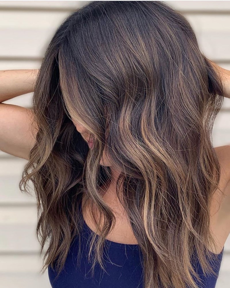 Chocolate & Almond: Αυτό το hair trend είναι απόλαυση! - εικόνα 4