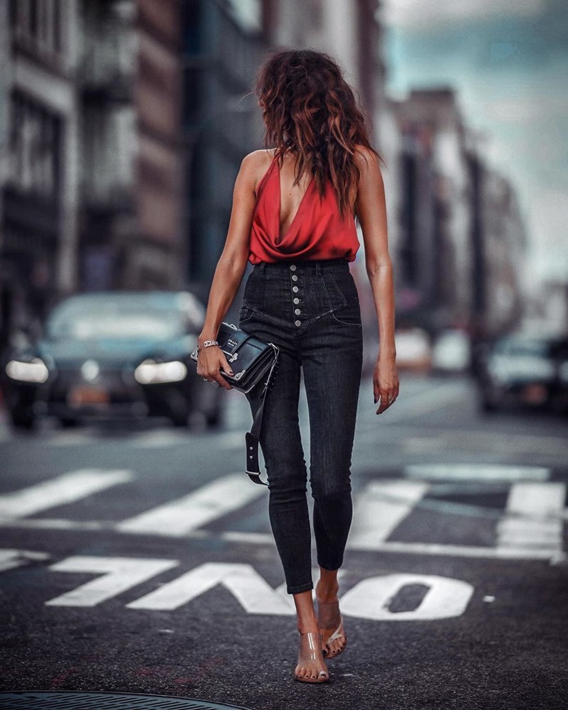 Ποιος είπε ότι το casual δεν είναι και σέξυ; 10+1 street style σκέτη μαγεία - εικόνα 10
