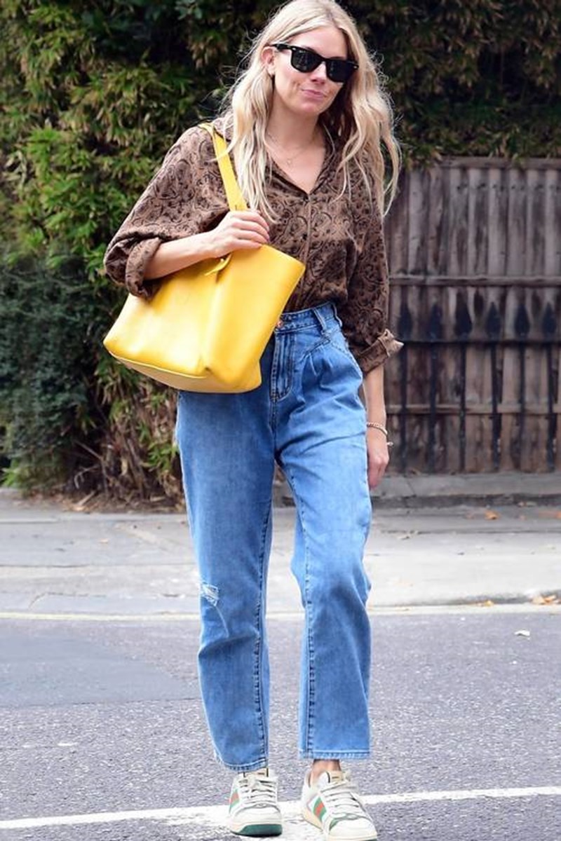 Get the look: Αν δεν αγαπάς τα skinny τζην, η Sienna Miller έχει την τέλεια εναλλακτική - εικόνα 1