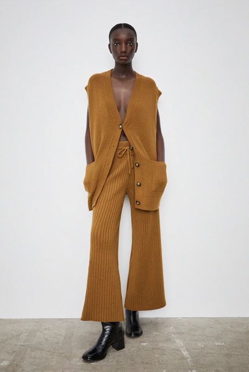 Σετ πλεκτό με γιλέκο και παντελόνι, Zara.