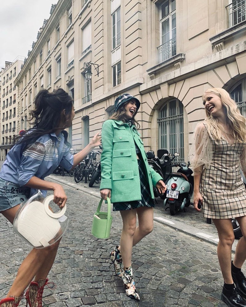 Emily in Paris: Τα ωραιότερα λουκ από την πολυσυζητημένη σειρά των ημερών - εικόνα 6