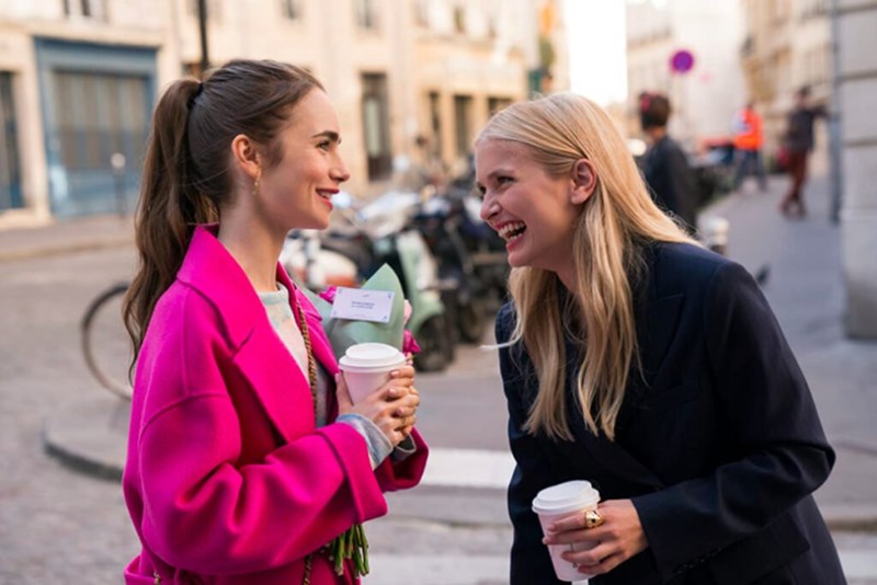 Emily in Paris: Τα ωραιότερα λουκ από την πολυσυζητημένη σειρά των ημερών - εικόνα 1