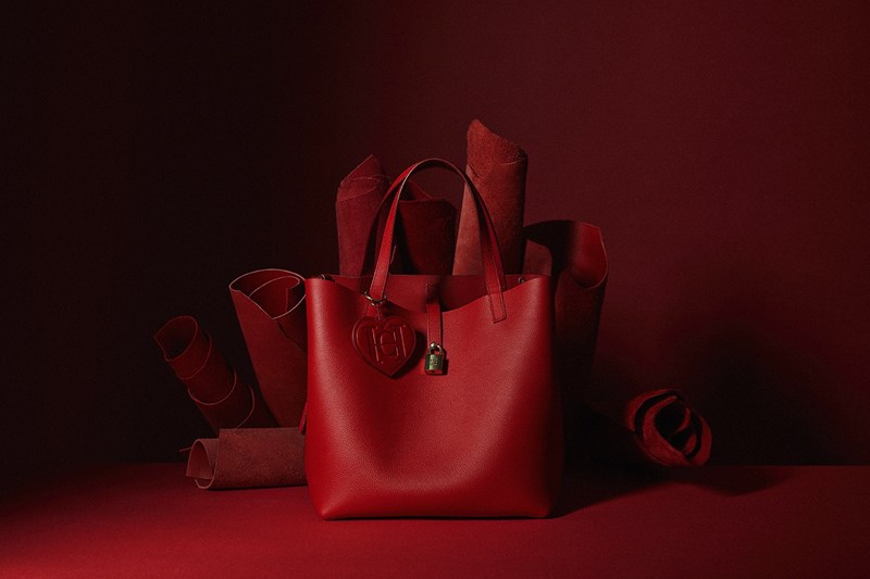 Ο οίκος Carolina Herrera στηρίζει τον αγώνα κατά του Covid-19 με κάθε αγορά σας - εικόνα 1