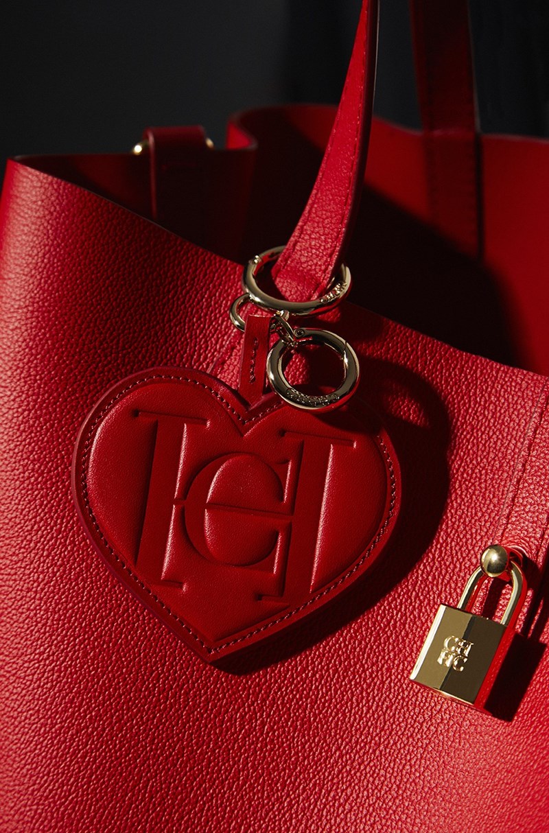 Ο οίκος Carolina Herrera στηρίζει τον αγώνα κατά του Covid-19 με κάθε αγορά σας - εικόνα 3