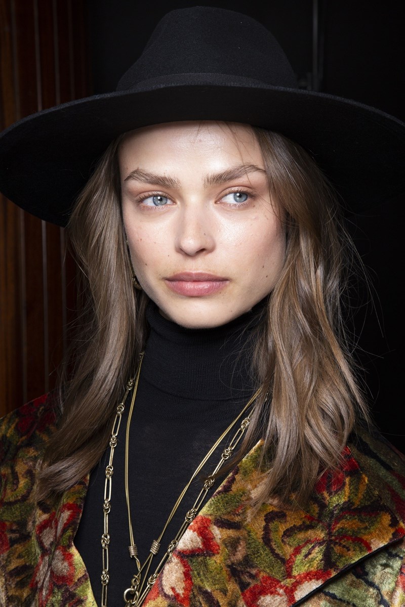 Μακριά μαλλιά; 7 hairstyling για να έχεις κάθε μέρα άλλο λουκ - εικόνα 6