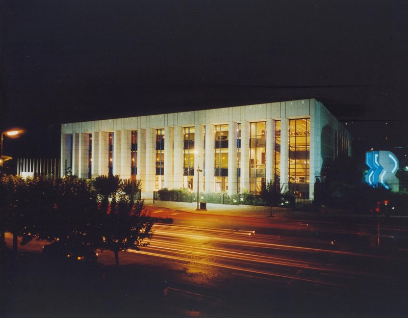 Το Μέγαρο Μουσικής φωταγωγείται για την εκστρατεία ενημέρωσης κατά του καρκίνου του μαστού - εικόνα 1