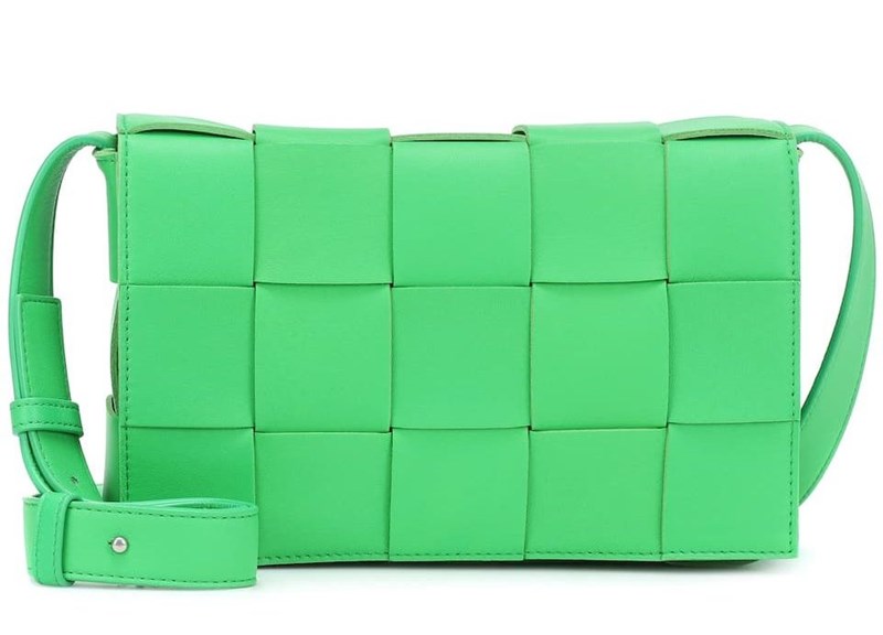 Pop Of Color: Το αξεσουάρ που υπόσχεται να βγάλει όλα τα look σου από την «basic zone» - εικόνα 7