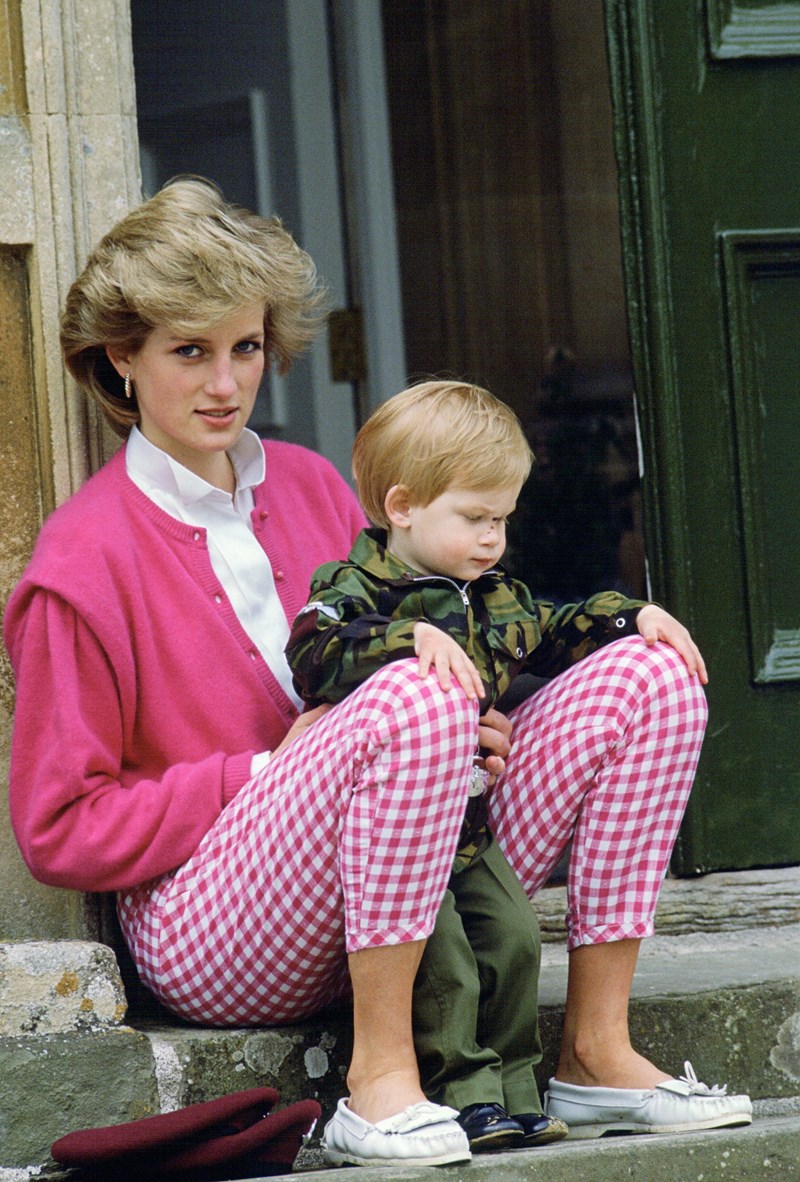 16+1 αξεπέραστα looks της Diana (έχουμε φάει κόλλημα με το "The Crown", φαίνεται;) - εικόνα 10