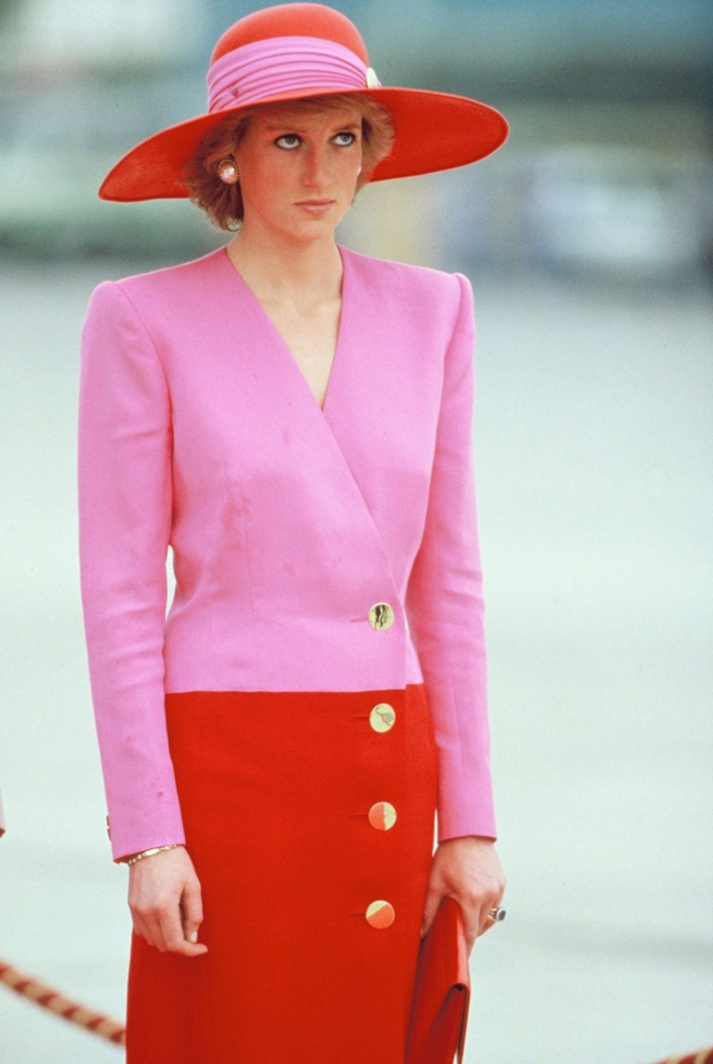 16+1 αξεπέραστα looks της Diana (έχουμε φάει κόλλημα με το "The Crown", φαίνεται;) - εικόνα 14