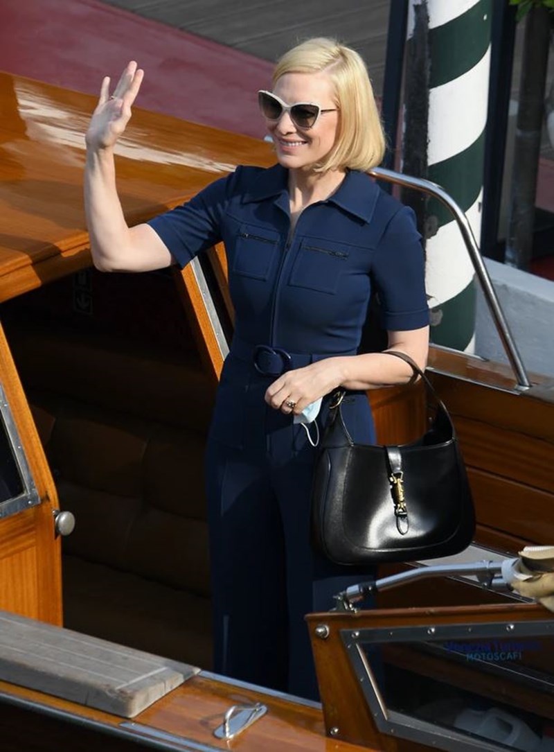 Η τσάντα Gucci που κρατούν τώρα όλες οι σταρ - εικόνα 2