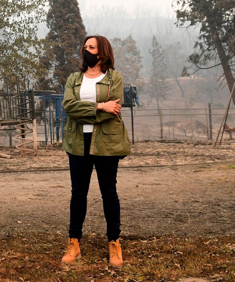 Kamala Harris: Η πρώτη γυναίκα Αντιπρόεδρος των ΗΠΑ έχει ΚΑΙ μοναδικό στυλ - εικόνα 2