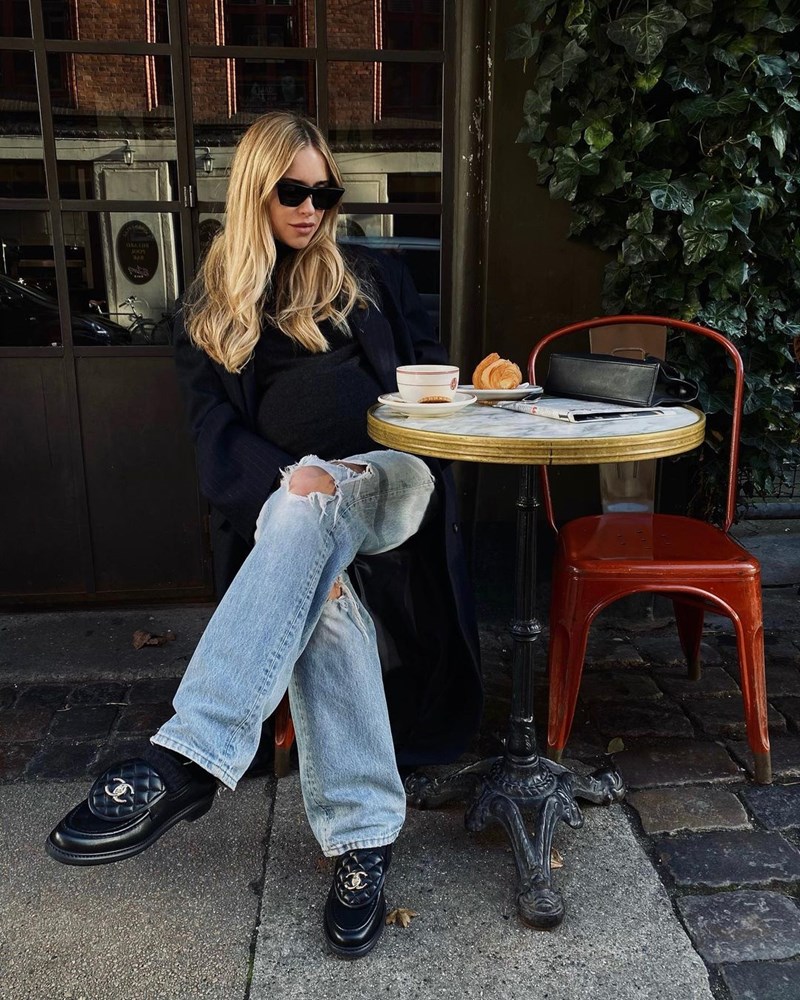 Τα Chanel flats που αγαπούν τώρα τα κορίτσια της μόδας - εικόνα 1